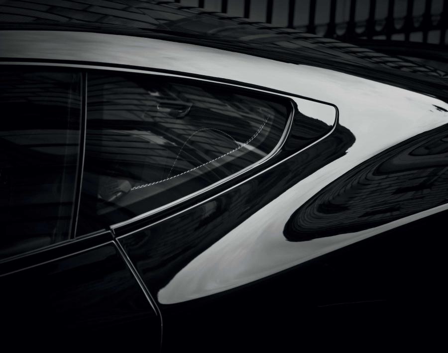 Детали экстерьера Aston Martin Vanquish Carbon Black 2014 года  (фото 7 из 30)